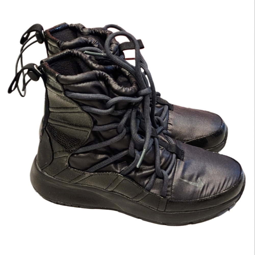 New Nike Womens Tanjun High Rise Shoes US7